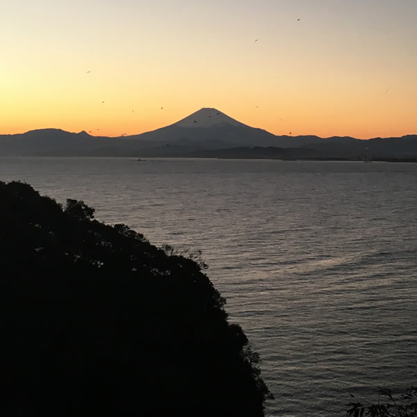 江の島から見える富士山
